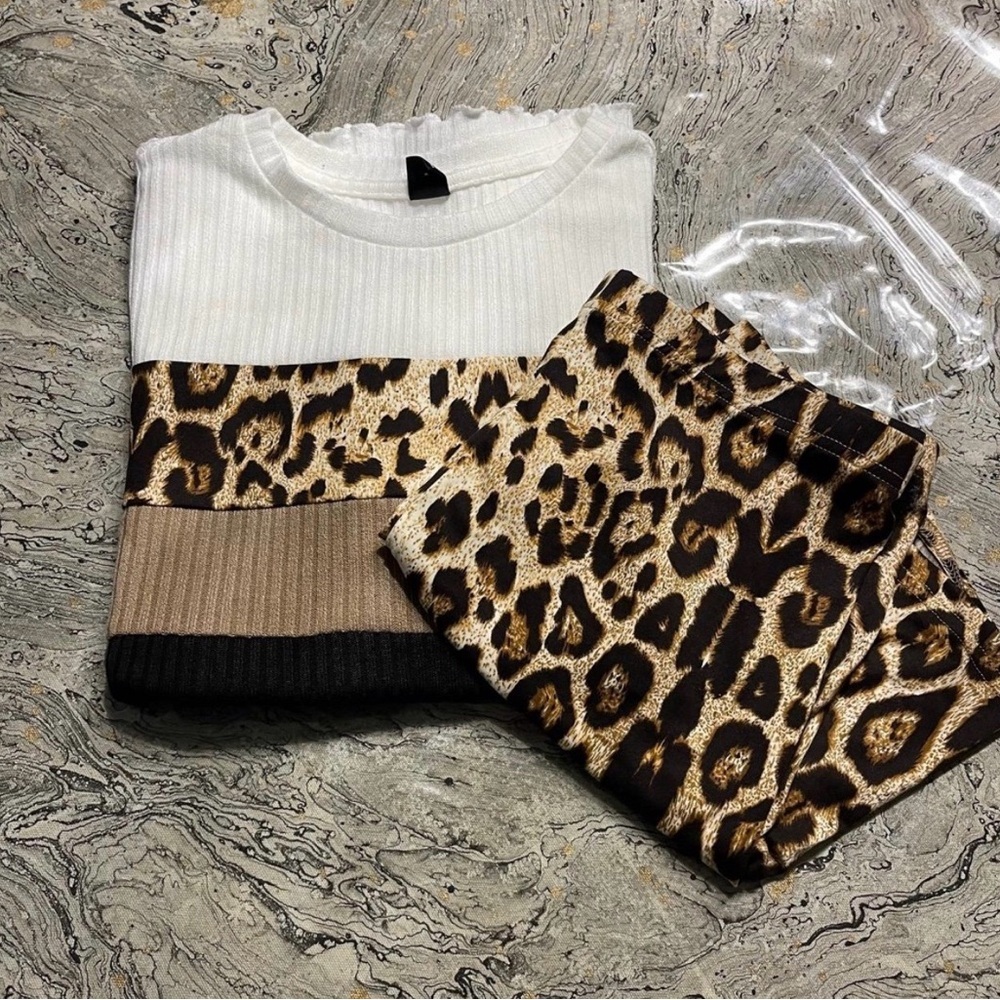 SHEIN lounge wear set size Large 
Leopard design
Stretchy shorts - Picture 5 of 5